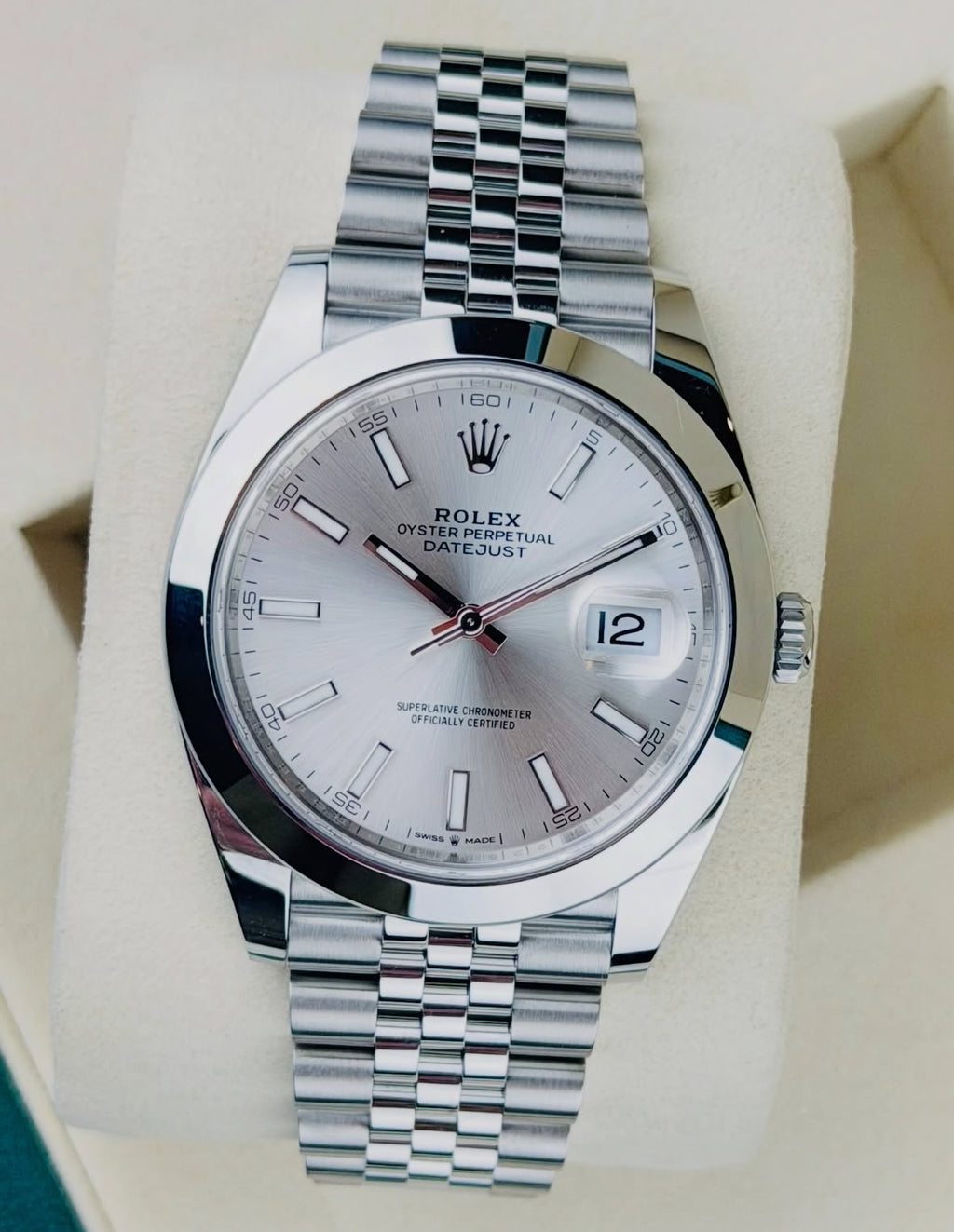 Rolex Datejust 41 126300 (2026) – Oystersteel, Silver Dial, Smooth Bezel, Jubilee Bracelet