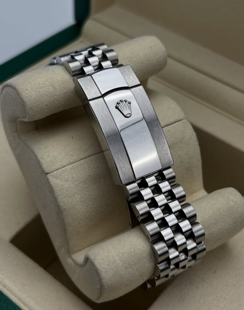 Rolex Datejust 41 126300 (2026) – Oystersteel, Black Dial, Smooth Bezel, Jubilee Bracelet