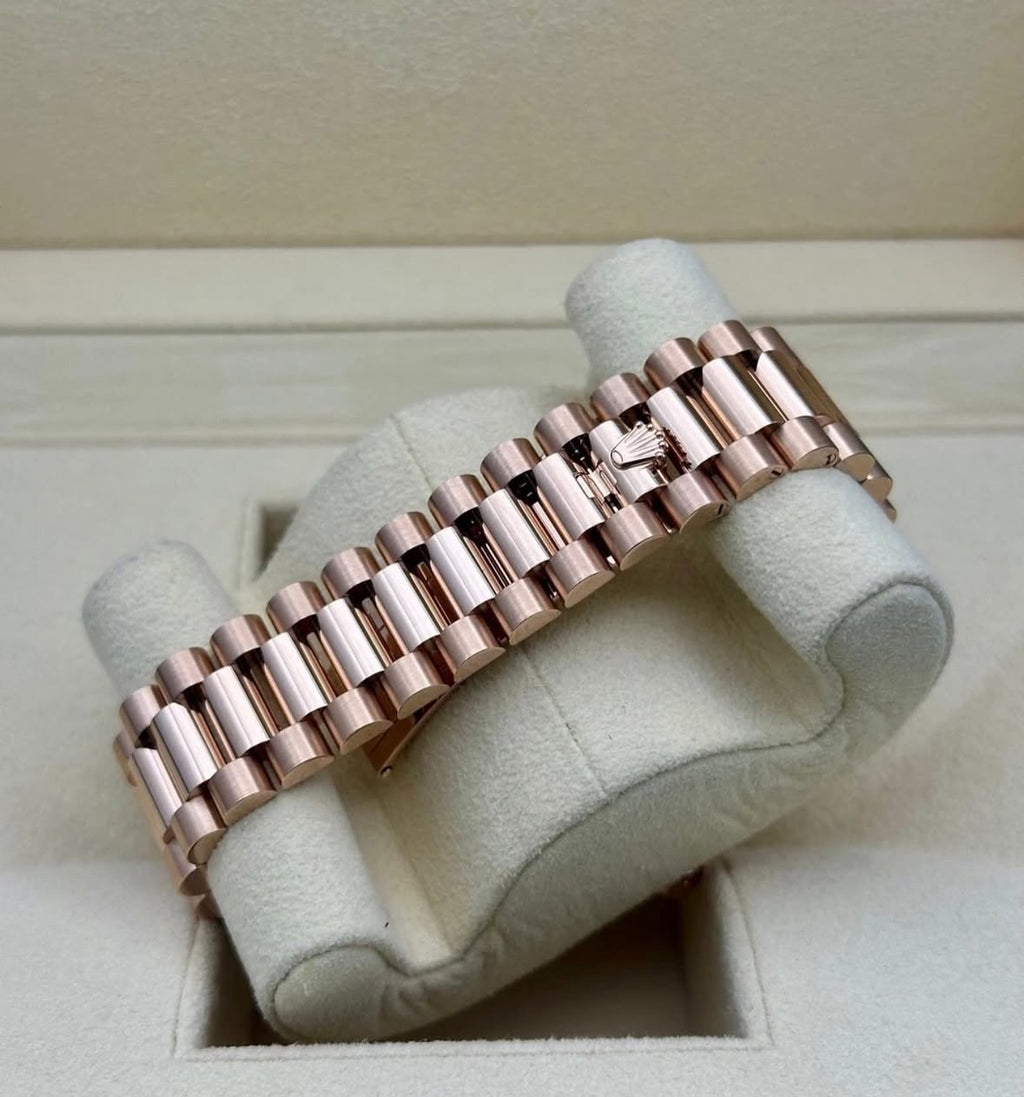 Rolex Day-Date 40 228235 (2026) – 18ct Everose Gold, Olive Green Dial, President Bracelet