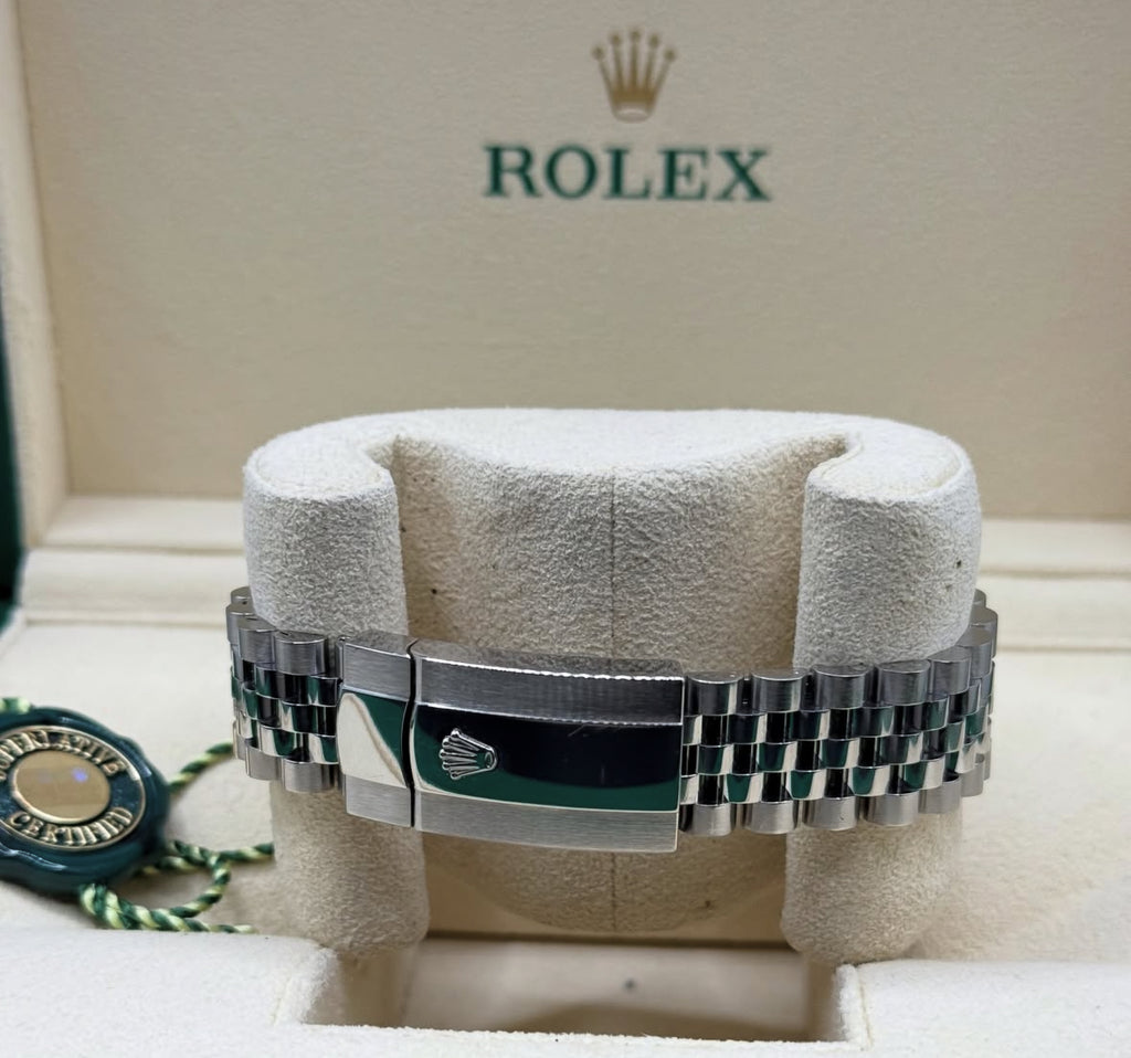Rolex Datejust 41 126334 (2026) – White Rolesor, Black Dial, Fluted Bezel, Jubilee