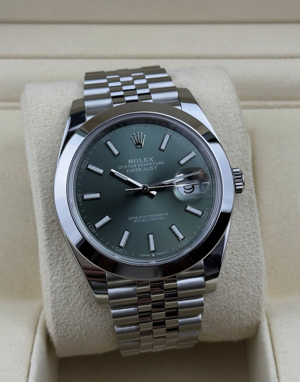 Rolex Datejust 41 126300 (2026) – Oystersteel, Mint Green Dial, Smooth Bezel, Jubilee Bracelet