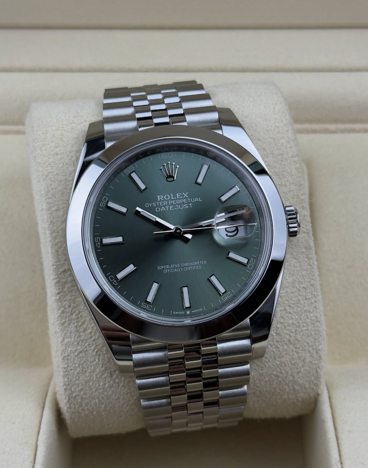 Rolex Datejust 41 126300 (2026) – Oystersteel, Mint Green Dial, Smooth Bezel, Jubilee Bracelet