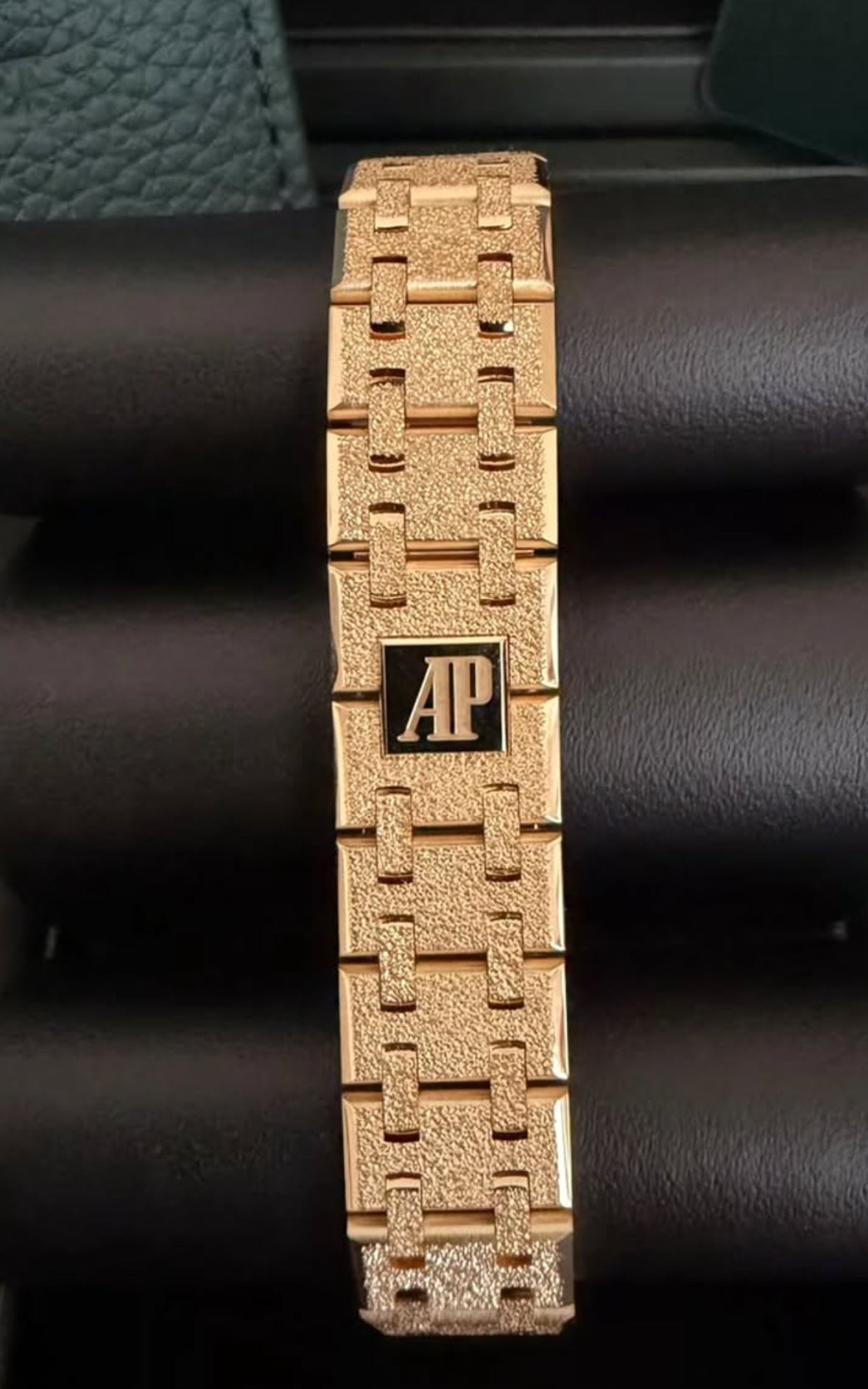 Audemars Piguet Royal Oak Mini Frosted Gold Quartz 67630OR.GG.1312OR.01 (2026)