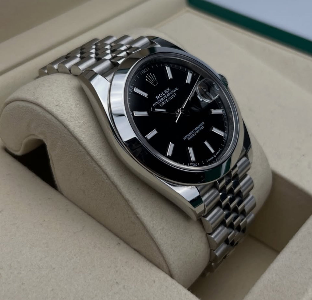 Rolex Datejust 41 126300 (2026) – Oystersteel, Black Dial, Smooth Bezel, Jubilee Bracelet