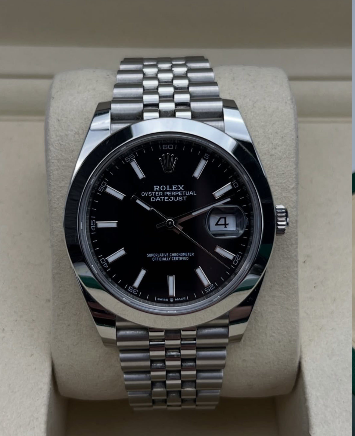 Rolex Datejust 41 126300 (2026) – Oystersteel, Black Dial, Smooth Bezel, Jubilee Bracelet