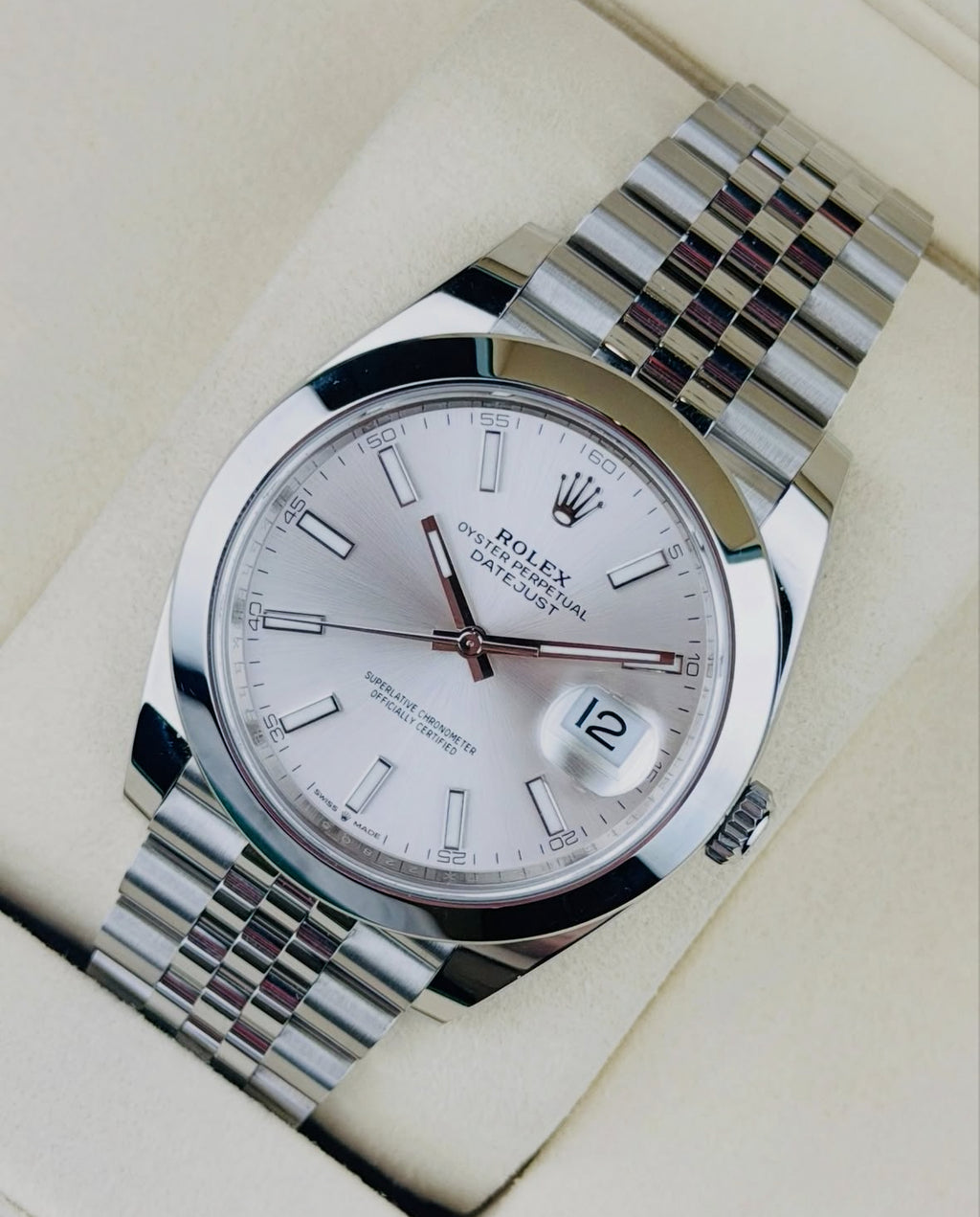 Rolex Datejust 41 126300 (2026) – Oystersteel, Silver Dial, Smooth Bezel, Jubilee Bracelet