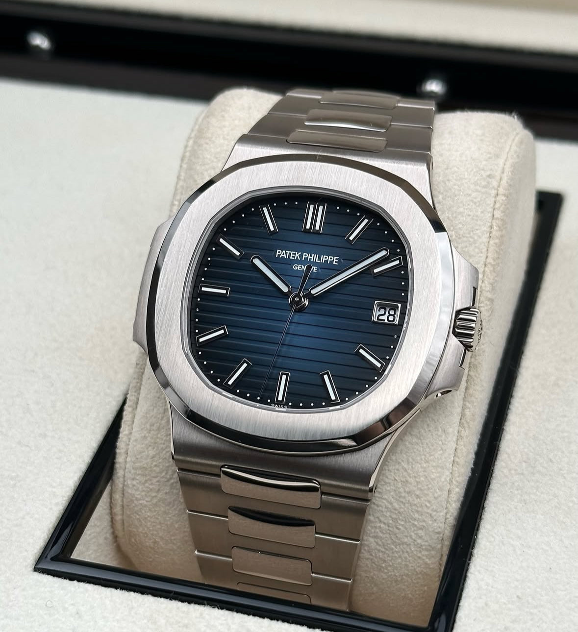 Patek Philippe Nautilus 5811/1G-001 – Blue Dial, White Gold 2026