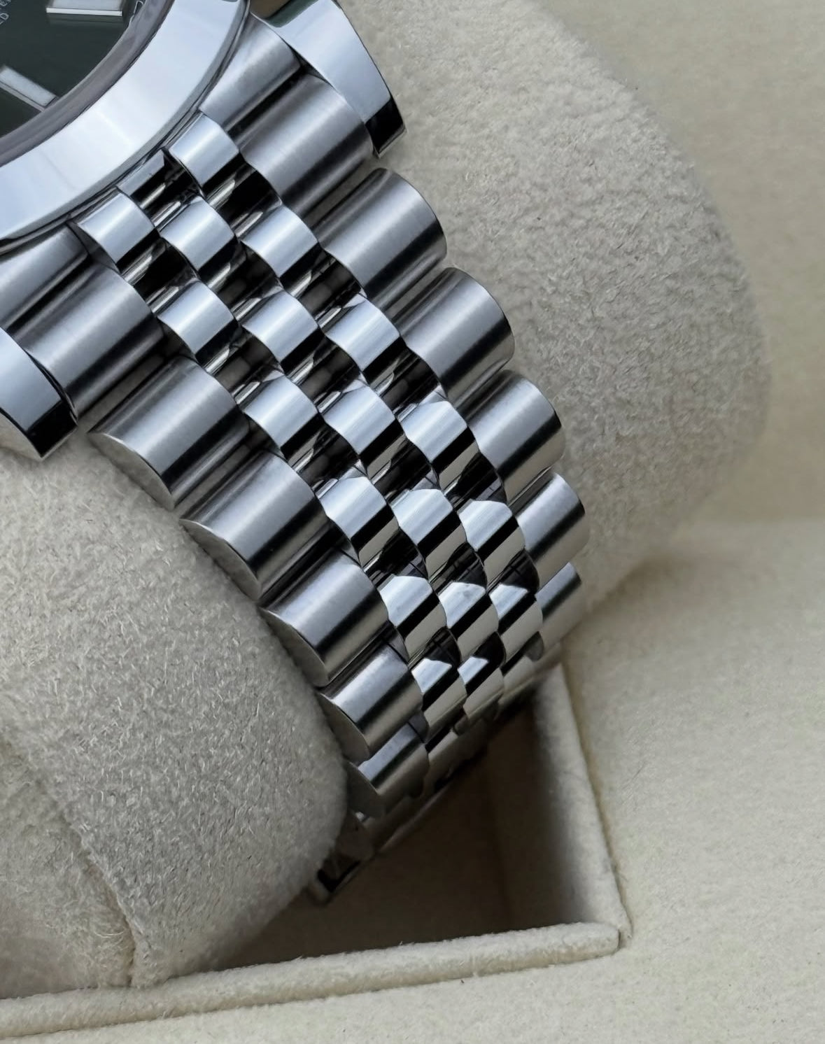Rolex Datejust 41 126300 (2026) – Oystersteel, Mint Green Dial, Smooth Bezel, Jubilee Bracelet