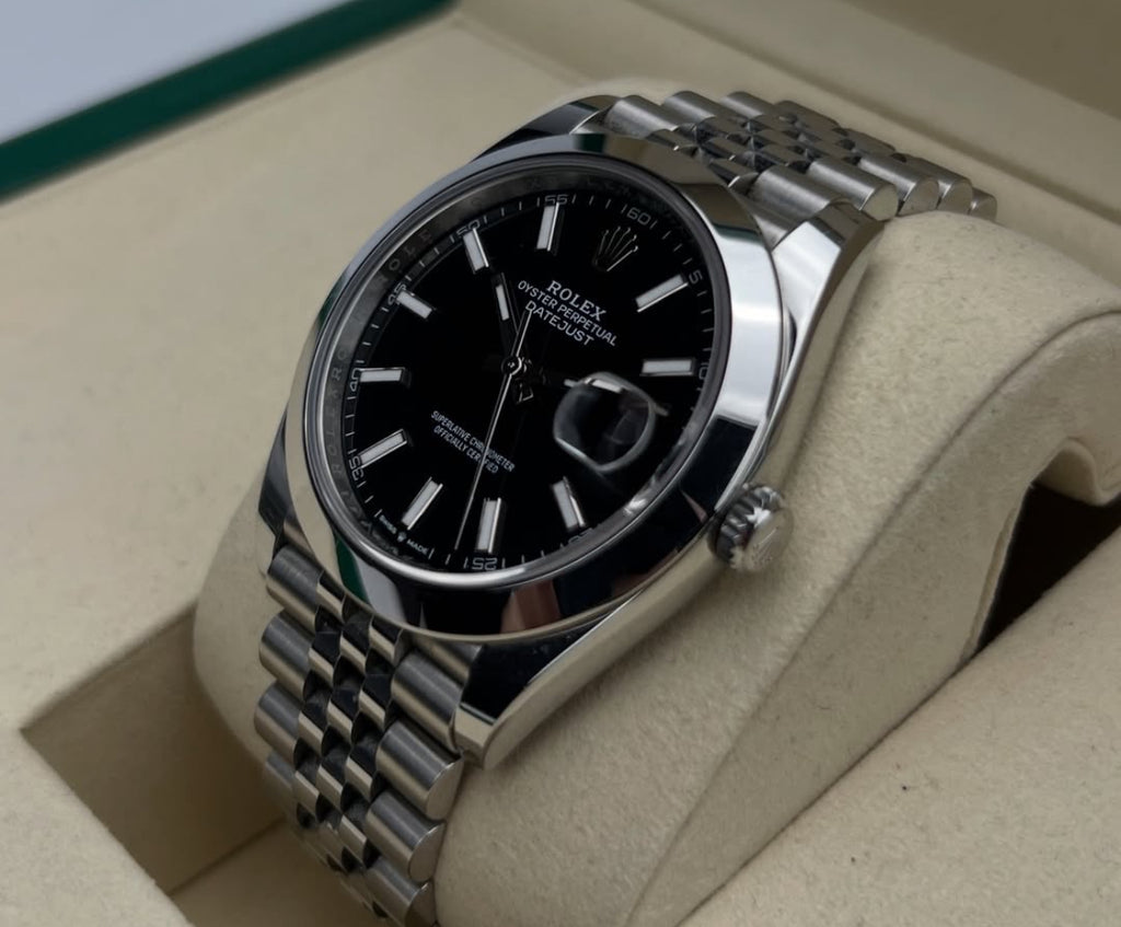 Rolex Datejust 41 126300 (2026) – Oystersteel, Black Dial, Smooth Bezel, Jubilee Bracelet
