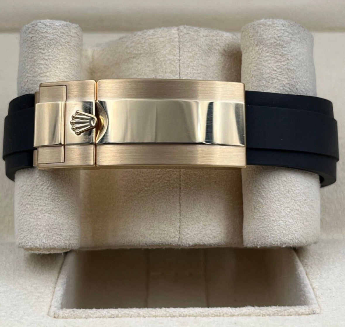 Rolex Yacht-Master 42 226658 – 18ct Yellow Gold, Black Dial, Oysterflex (2024)
