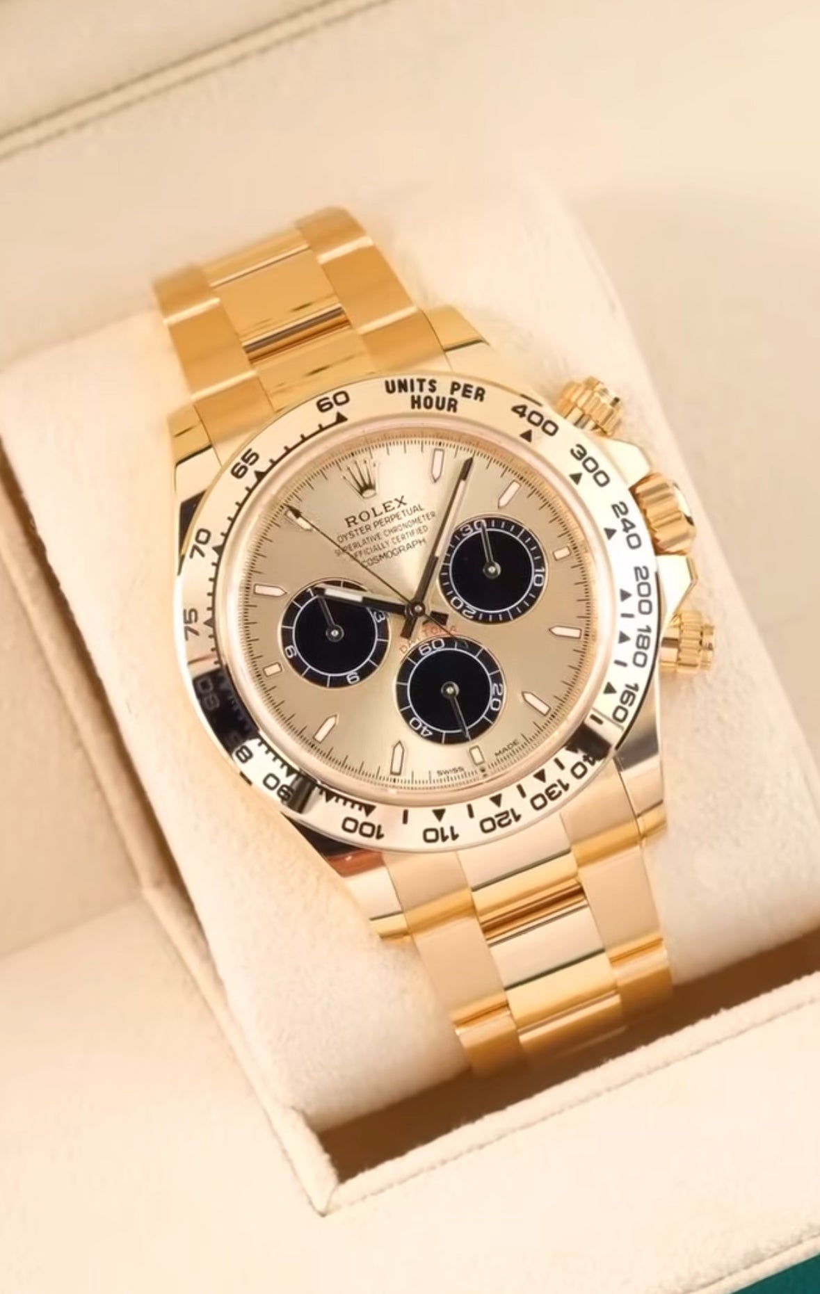 Rolex Daytona 126508 (2026) – 18ct Yellow Gold, Champagne Dial, Oyster Bracelet