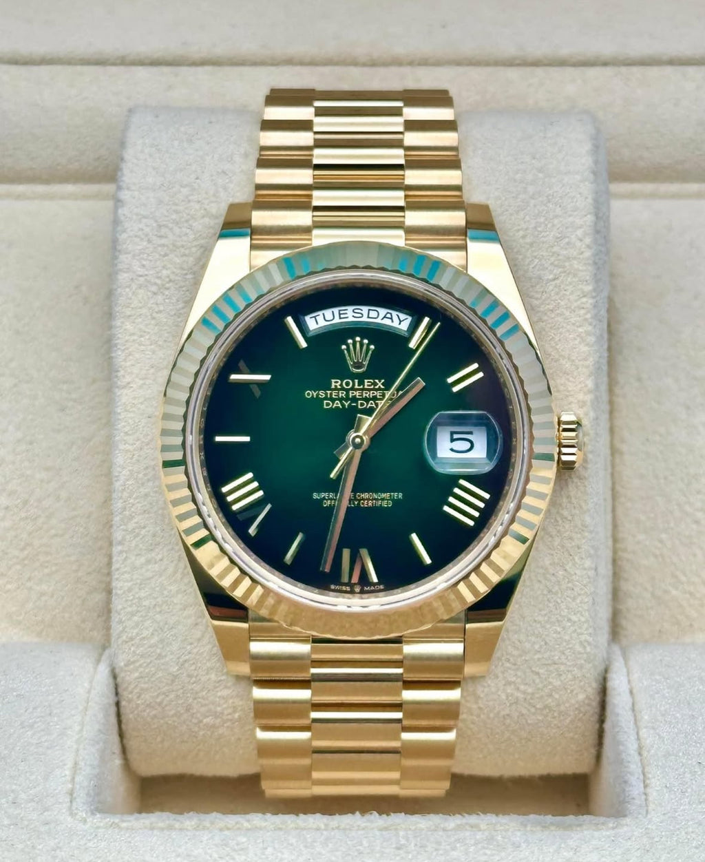 Rolex Day-Date 40 228238 (2026) – 18ct Yellow Gold, Ombré Green, President Bracelet
