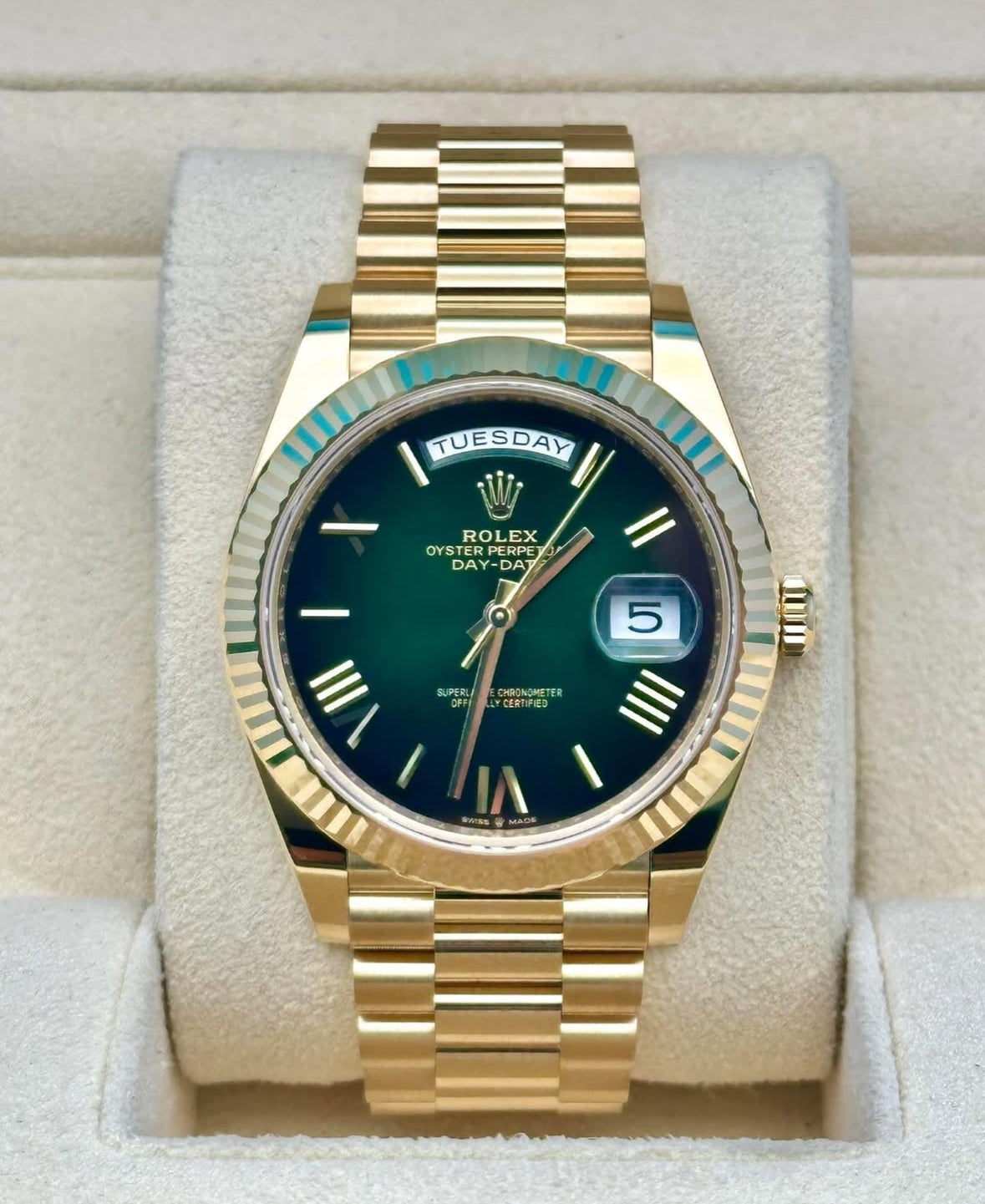 Rolex Day-Date 40 228238 (2026) – 18ct Yellow Gold, Ombré Green, President Bracelet