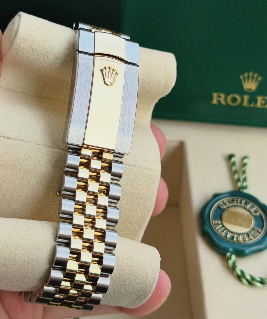 Rolex Datejust 41 – Champagne Index Dial, Two-Tone Yellow Gold, Fluted Jubilee (2026)