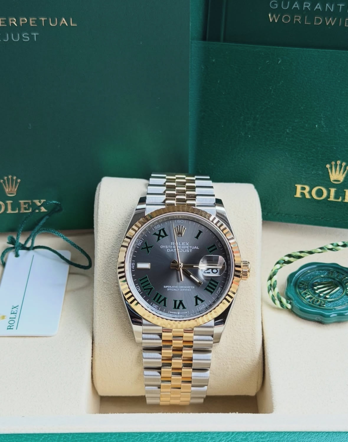 Rolex Datejust 41 126333 (2026) – Yellow Rolesor, Wimbledon Slate Dial, Fluted Bezel, Jubilee