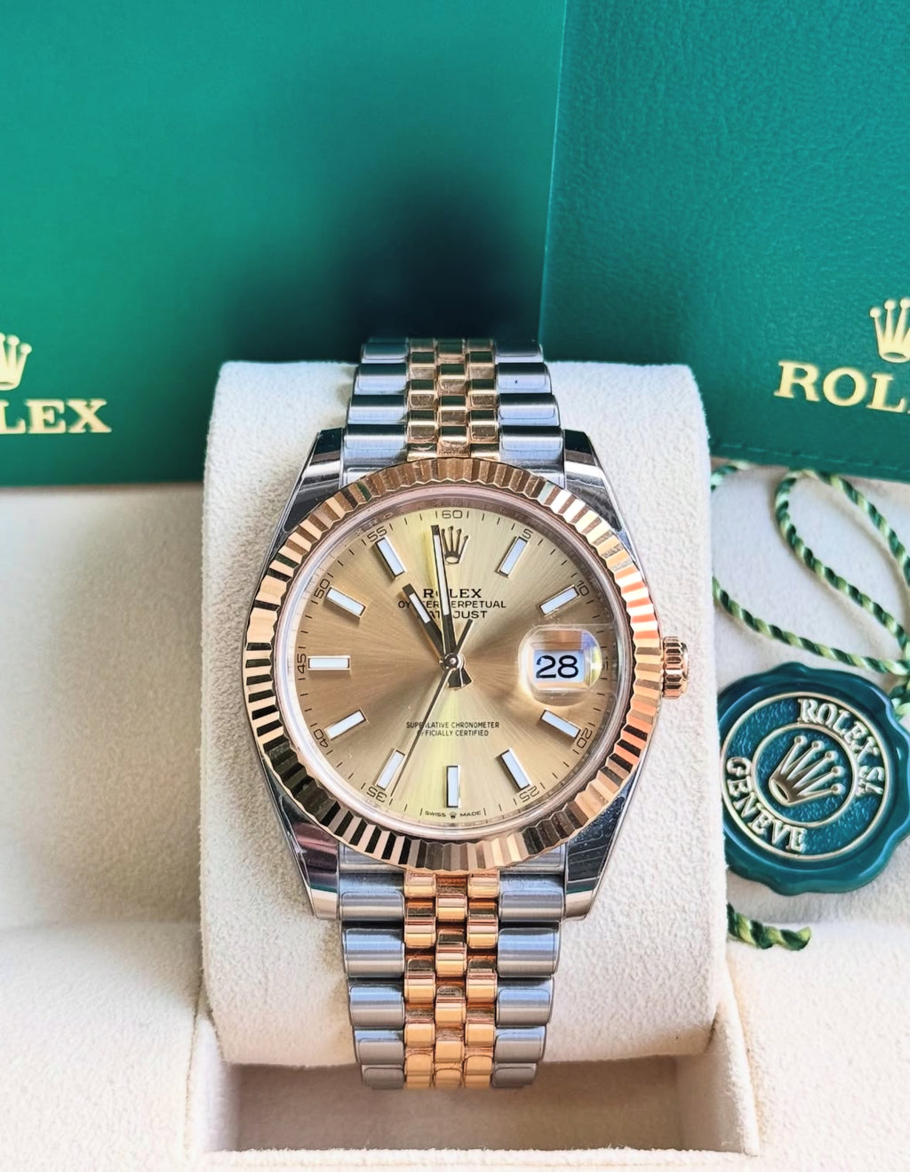 Rolex Datejust 41 126333 (2026) – Yellow Rolesor, Champagne Dial, Fluted Bezel, Jubilee