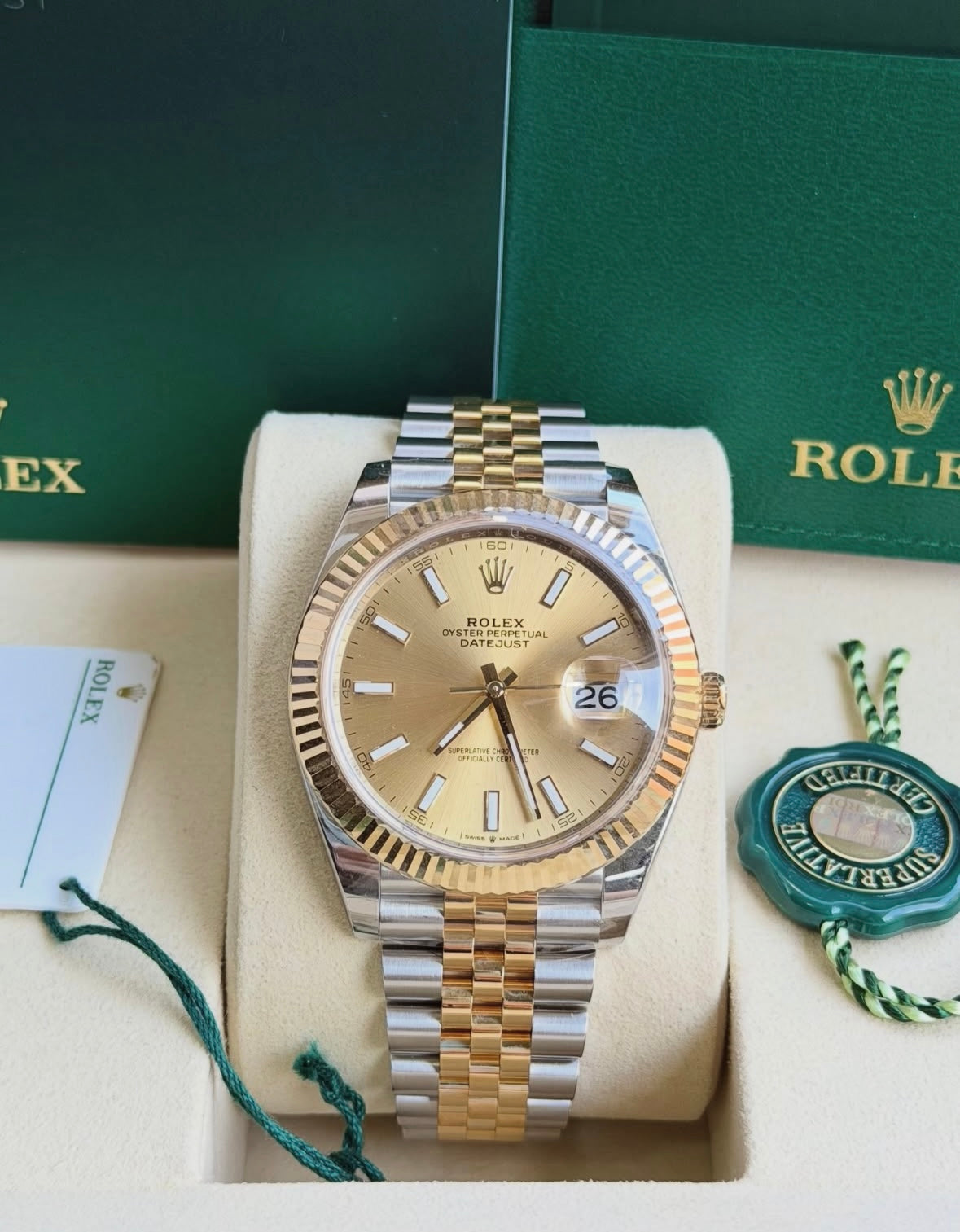Rolex Datejust 41 126333 (2026) – Yellow Rolesor, Champagne Dial, Fluted Bezel, Jubilee