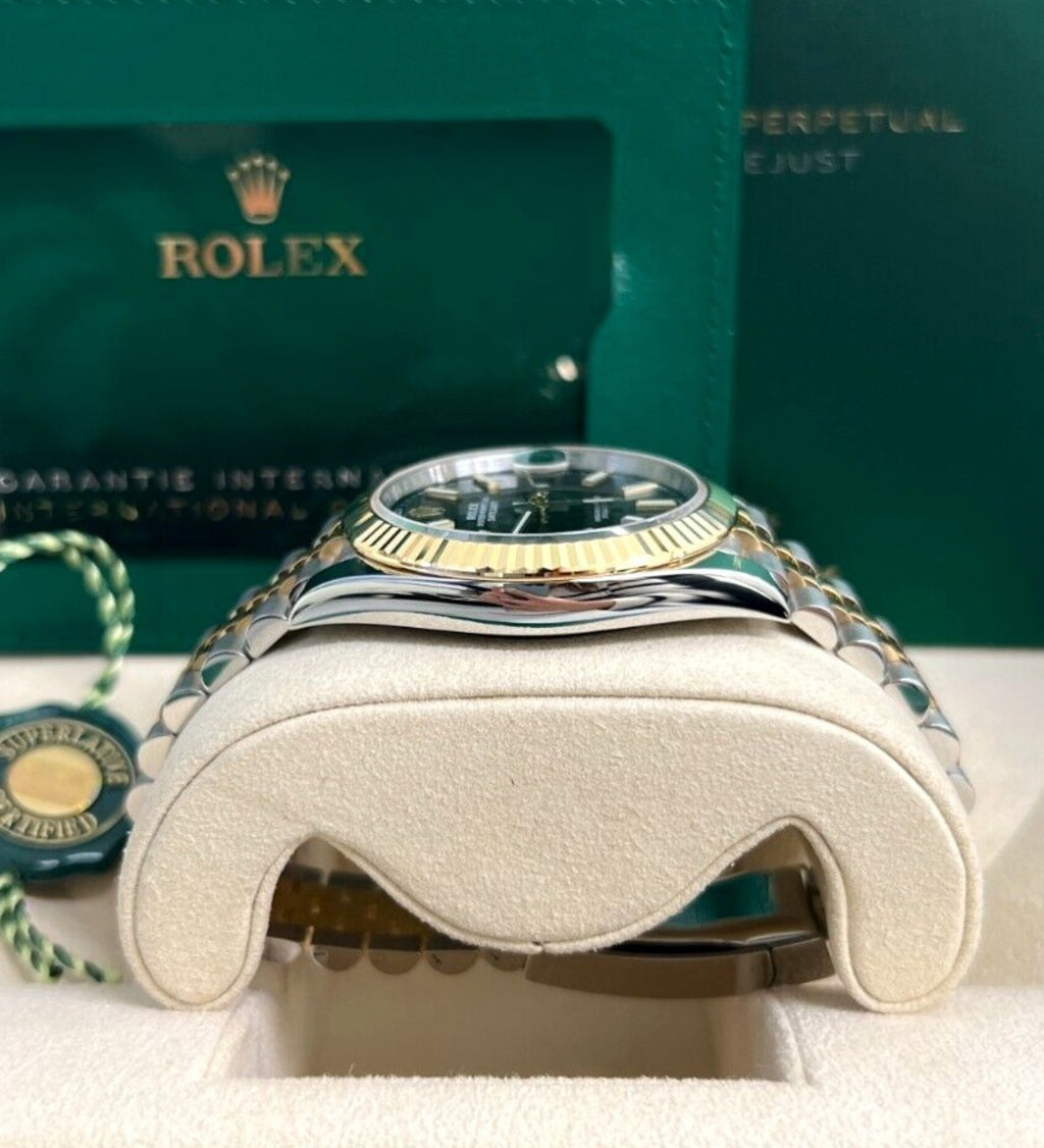 Rolex Datejust 41 126333 (2026) – Yellow Rolesor, Black Dial, Fluted Bezel, Jubilee