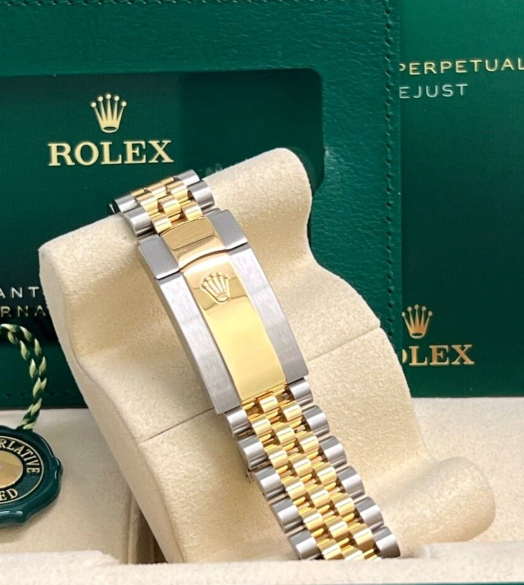 Rolex Datejust 41 126333 (2026) – Yellow Rolesor, Black Dial, Fluted Bezel, Jubilee